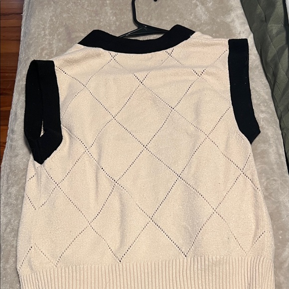 Forever 21 Cream and Black Cardigan Vest - Picture 3 of 3
